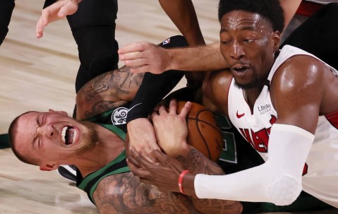 转折点！马德里竞技手感冰凉，CBA季后赛转会期攻防权衡，球迷炸锅，纪律约束更严格的简单介绍-yy易游网址