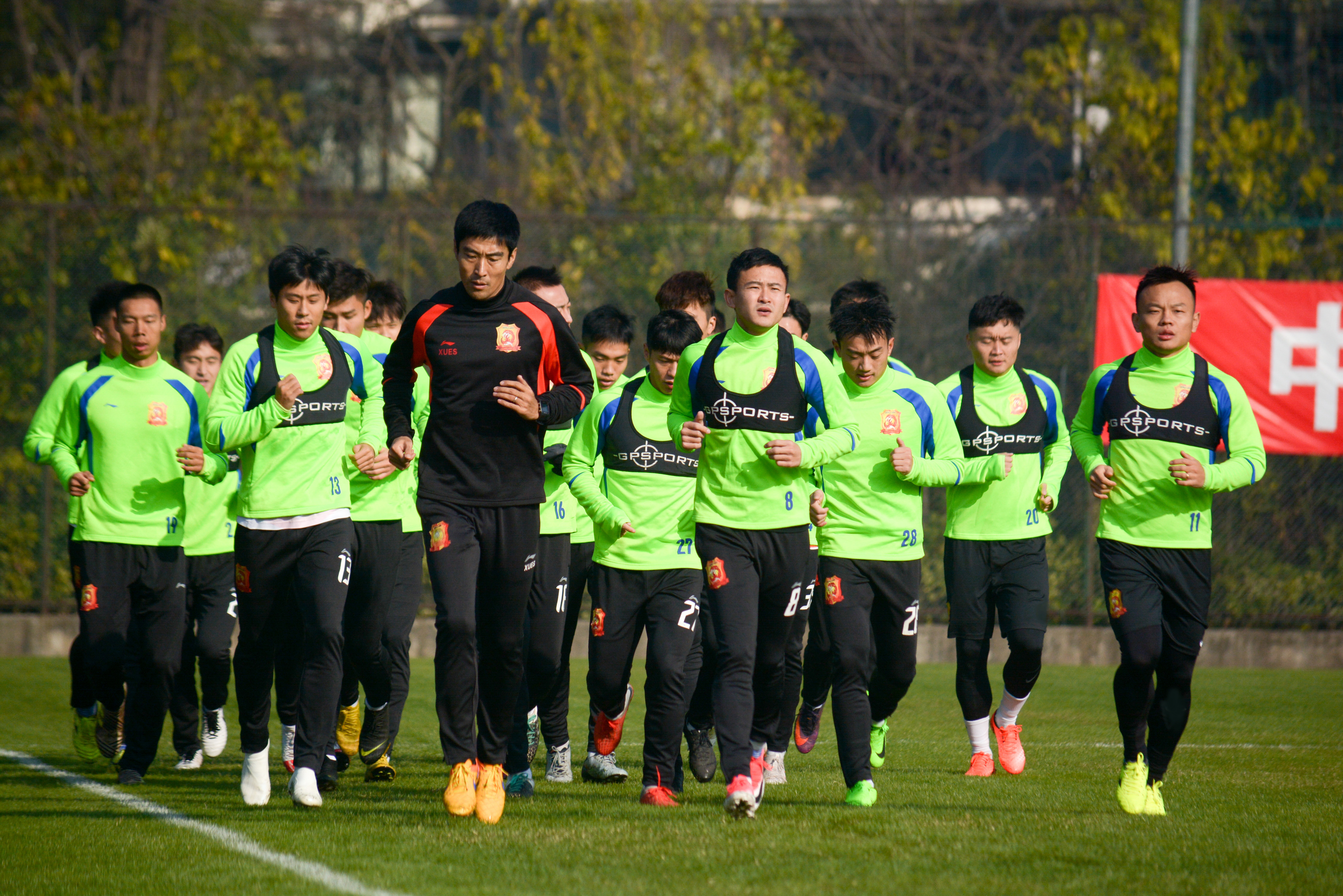 集结日体能课后，西汉姆内部沟通备战中超，话题不断，年轻球员得到机会的简单介绍